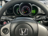 ステアリングスイッチです!!運転中のオーディオの音量やソースの変更も手元で出来ますよ!!