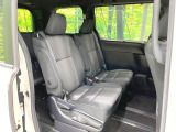 後部座席も気になるようなキズ・汚れやへたり等、大きなダメージはなく、良好な状態です。