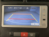 【バックカメラ】あると便利なバックカメラ装備!駐車時に後方がリアルタイム映像で確認できます。立体駐車場や夜間の車庫入れ時に大活躍!運転スキルに関わらず、今や必須となった装備ですね♪