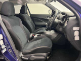ゆったりと座れる運転席シートですのでストレスなく運転が出来ますよ!