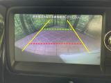 【バックカメラ】駐車時に後方がリアルタイム映像で確認できます。大型商業施設や立体駐車場での駐車時や、夜間のバック時に大活躍!運転スキルに関わらず、今や必須となった装備のひとつです!