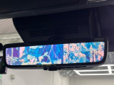【デジタルインナーミラー】後席の大きな荷物や同乗者で後方が確認しづらい時でも安心!カメラが撮影した車両後方の映像をルームミラー内に表示。クリアな視界で状況の確認が可能です!