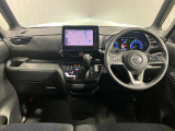 【運転席・助手席】運転席の足もともゆったりで長距離ドライブでも快適に★