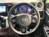 【純正革巻きステアリング】上質な革を使用することで、手にしっかり馴染みとても運転しやすいハンドルです♪