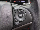 ◆アダプティブクルーズコントロール◆予め設定した車速内でクルマが自動的に加減速。前走車との適切な車間距離を維持しながら追従走行します。【LKAS】車線維持支援システムでステアリング操作を支援。