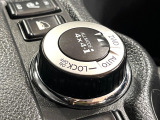【オールモード4&times;4】2WD/4WDモードを手軽に切り替え可能。燃費重視の2WD、スタック時に役立つLOCK、AUTOモードでは4WDの配分を自動で調整し、路面状況を問わず安定した走りをサポート。