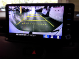 バックカメラの画像です。ガイドラインがスムースな車庫入れをサポートいたします。車庫入れの安心感がアップしますね。
