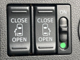 【両側パワースライドドア】スマートキーや運転席のスイッチで後席両側スライドドアの開閉が可能♪電動だから力を入れてドアを開ける必要が無く、小さなお子様でも簡単に開け閉めでき快適です♪