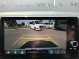 【バックカメラ(3モード)】視点を切り替えて後方を確認でき、駐車や車庫入れも安心です。