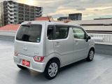 斜め後ろから。後方車両に急ブレーキを知らせる【エマージェンシーストップシグナル】装備!