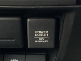 アクセサリーソケットを装備。車内アクセサリーの電源として便利です。