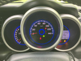 視認性の高いメーター類で、運転に必要な情報を的確に把握できます。運転に集中できる、シンプルで分かりやすいデザインです。