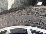 タイヤサイズは、155/65R14です。