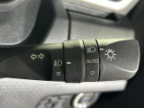 【オートライト(AUTO)】外の明るさをシステムが感知して、自動でヘッドライトが点灯します。ヘッドライトをつけ忘れを防ぐ便利機能です。