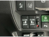 【両側パワースライドドア】両側がパワースライドドアになっており、運転席のスイッチやスマートキーでも開閉が可能です!開口部も広いので乗り降りも楽々♪