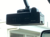 ドライブレコーダーを装備しており、走行中の映像をしっかり記録します。万が一の際の状況確認に役立つ安心装備です。