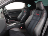 長時間の運転も疲れにくいフロントシート!体をしっかり支えてくれて運転がしやすい形状です!