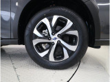 18インチ純正アルミホイール装備。タイヤサイズは225/60R18装着。