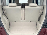 普段のお買い物や通勤、送迎等に十分な荷室スペースを確保しております。セカンドシートを倒すと、大きな荷物の積載も可能です♪