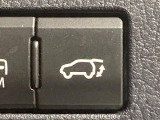 【パワーバックドア】スマートキーや運転席のボタンを押すだけでリアゲートが自動で開閉します!荷物を持っている時や、高い位置にあるバックドアを閉める際に便利な機能です♪