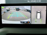 リバースにシフトするとまるで上空から見下ろしているような感じにナビゲーション画面に映し出します