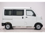県内13店舗にて常時500台以上ダイハツ車を展示中です。見て、触って、納得のいく一台をぜひ見つけてください。