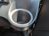 運転席のドリンクホルダーです。