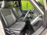 運転席まわりには十分なスペースがあり、大柄な方でもゆったり運転していただける環境です。