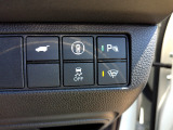 パーキングセンサーや横滑りを防ぐVSA等のスイッチ類は運転席の右側、手の届きやすい位置にあります。
