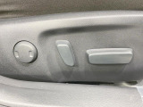 【パワーシート】スイッチ一つで簡単にシートの微調整が可能!電動だから力もいりません!快適なシートポジションにセットして、快適なドライブをお楽しみください。