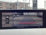 狭い場所での駐車やすれ違いなどでより的確な運転操作に役立つ360&deg;ビューモニターが装備されています。