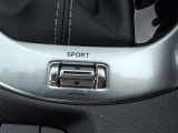 シフトレバー手前のスイッチを「SPORT」モードにすると、出力特性や変速タイミングの制御、変速スピードが変わり、アクセル操作に対して力強い加速を発揮しスポーティな走りを楽しめます。
