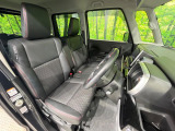 運転席まわりには十分なスペースがあり、大柄な方でもゆったり運転していただける環境です。