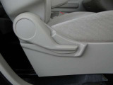 一人一人に合ったポジションにシートを細かく調整することが出来ます。長時間の運転でも疲れにくくなり、安心して運転することに寄与します。