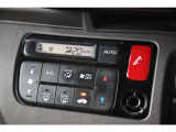 フルオートエアコンを装備。車内の温度設定だけでなく空気清浄や脱臭などの効果を発揮して車内は快適空間♪