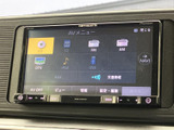 CDやUSB、SDカードなど、お好みの音源を再生可能です。多様なメディアに対応し、快適なドライブを演出します。