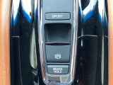 スマートな電子制御式パーキングブレーキに加え、渋滞時などでブレーキペダルから足を離しても停車を維持するオートブレーキホールド機能により、運転がより快適になります。
