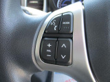 ステアリングにはさまざまなスイッチが付いておりますので運転しながらの操作も楽ちんです♪