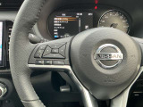ナビの音量など車両情報を手元で操作できるハンドルスイッチ付き。
