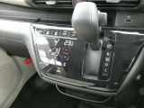 キビキビとした走りと優れた燃費を両立した、日産自慢のCVTは操作のし易いインパネシフトを採用しております♪