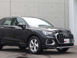 デザイン・ボディカラーが都会的な建物にも非常に良く映えます。クール・知的。Audiの持つ「品の良さ」が伝わってきます。