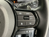 【アダプティブ・クルーズ・コントロール】予め設定した車速内でクルマが自動的に加減速。 前走車との適切な車間距離を維持しながら追従走行し、高速道路でのドライバーの疲労を軽減してくれる嬉しい機能付♪