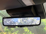 【デジタルインナーミラー】後席の大きな荷物や同乗者で後方が確認しづらい時でも安心!カメラが撮影した車両後方の映像をルームミラー内に表示。クリアな視界で状況の確認が可能です!