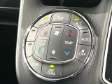 【オートエアコン】一度お好みの温度に設定すれば、車内の温度を検知し風量や温度を自動で調整。暑い&hellip;寒い&hellip;と何度もスイッチ操作をする必要はありません。快適な車内空間には必須の機能ですね♪