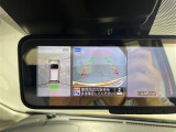 【アラウンドビューモニター】まるでクルマを真上から見下ろしたかのような視点で駐車をサポートします!クルマの斜め後ろや真横など、前後左右の4つのカメラの映像が合成されて、モニターに映し出されます。