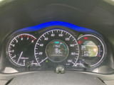 視認性の高いメーター類が、運転に必要な情報を的確に伝えます。明るくクリアな表示で、運転に集中できる環境です。