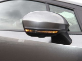 視認性の良いLEDドアミラーウィンカー  ドアミラ-ガラスにはリヤ熱線スイッチ連動のヒ-タ-が内蔵