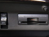 コンソール内一体型のビルトインETC装備!見た目の部分も良いですが、ETCカードの盗難防止になる設置箇所です!料金所の渋滞回避!時間帯・日によって料金の軽減を受けられます!ストレス知らずのドライブ!