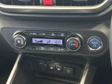 オートエアコンは温度を設定するだけで、自動で風量などを設定してくれます。運転しながら操作も必要ないので、安全性も向上します。