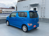 斜め後ろから。後方車両に急ブレーキを知らせる【エマージェンシーストップシグナル】装備!